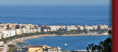 Cannes, weiter Blick über Cannes und dem Mittelmeer der Cote d' Azur, Bild 4 von 6