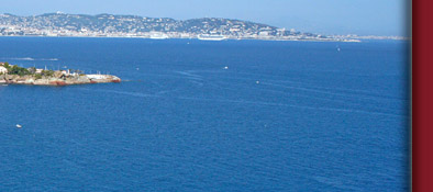 Die Cote d' Azur in Südfrankreich, Blick auf felsige Küste der Cote d' Azur, Bild 4 von 6