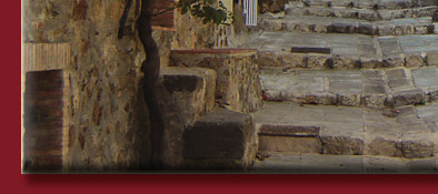 Grimaud, alt gepflasterte Treppe mit hübsch gesäumten Häusern im Licht der Sonne, Bild 5 von 6