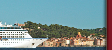 Vor Saint-Tropez ein Luxusschiff im Golfe von Saint-Tropez, Bild 4 von 6