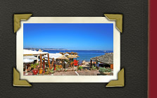Strandcafes entlang der Strände der Cote d' Azur in Südfrankreich am Mittelmeer